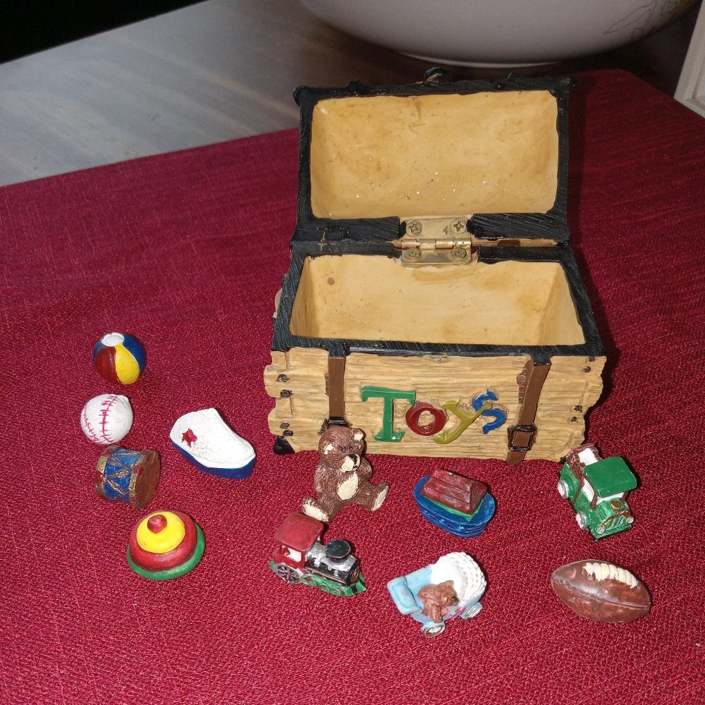 Vintage Hinged Boxes with tiny trinkets Collectibles